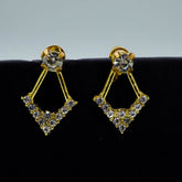 triangular studs d782