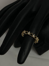 Eternity heart band