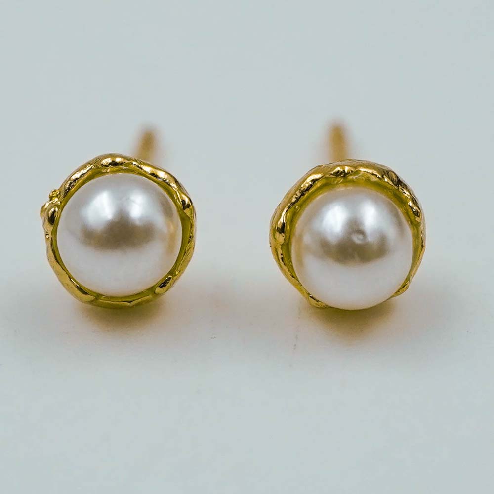 pearl studs