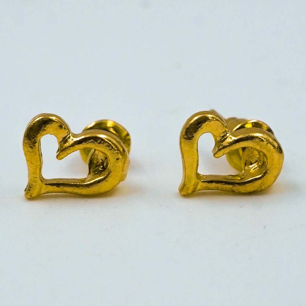 HEART SHAPED STUDS