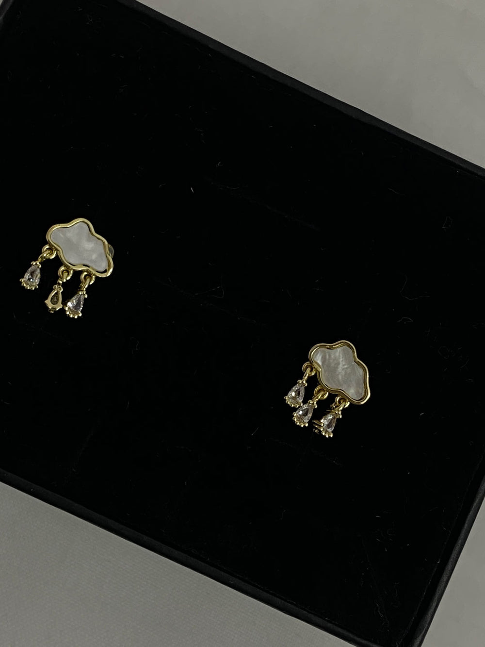 Leilani drop Studs
