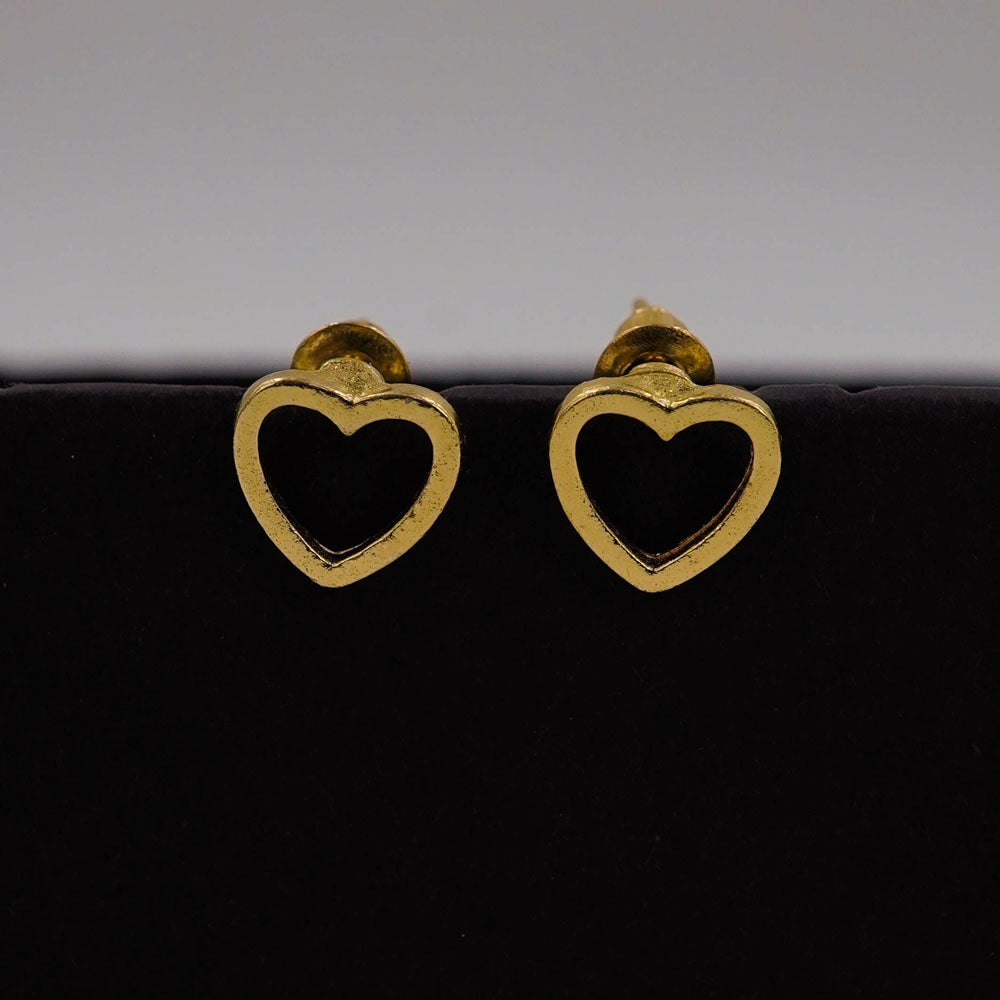 hollow hearts studs D764