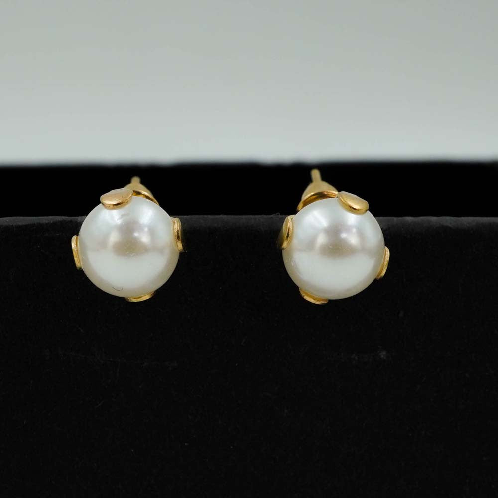 pearl studs