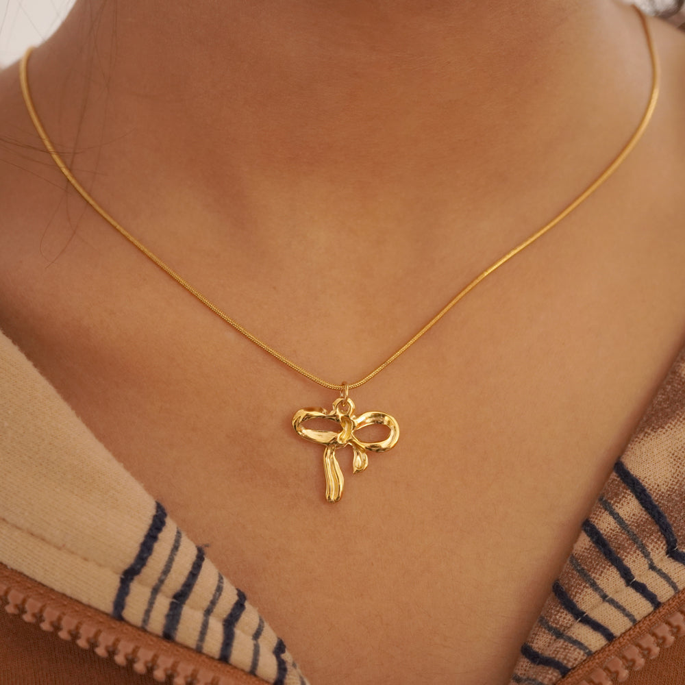 Faina bow charm