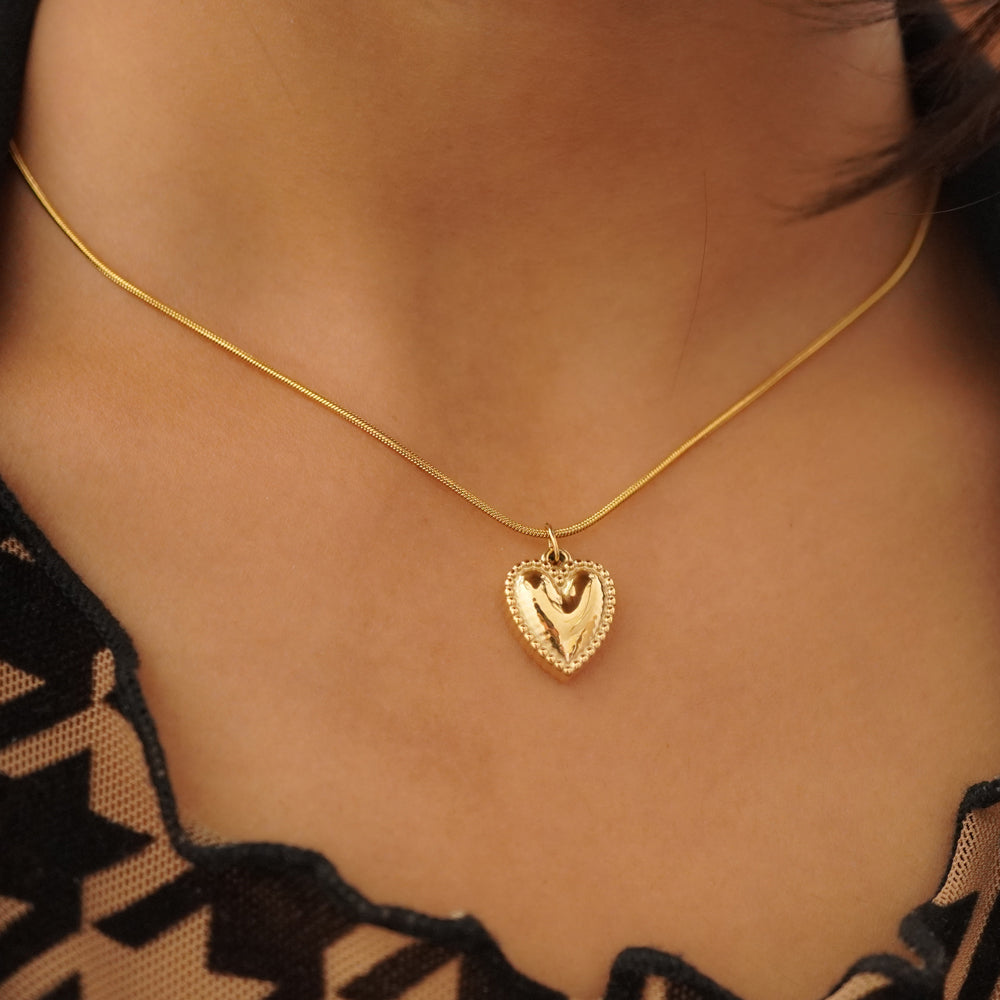 heart shaped charm d594