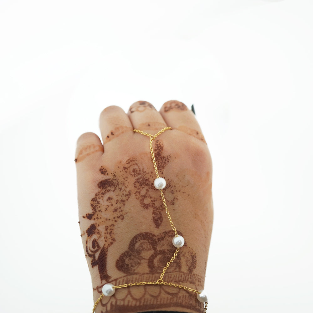 elis perry hand chain