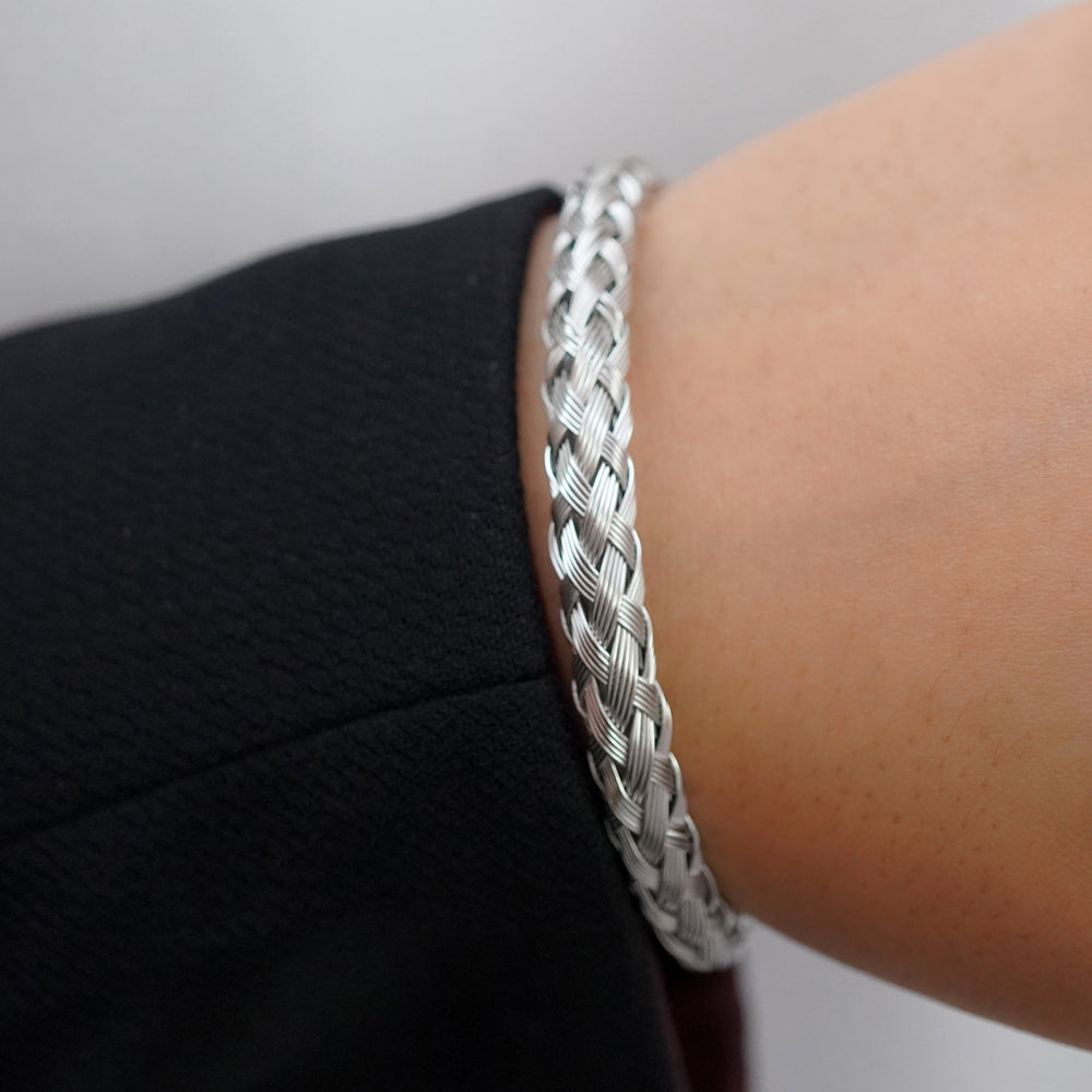 Lightning bracelet