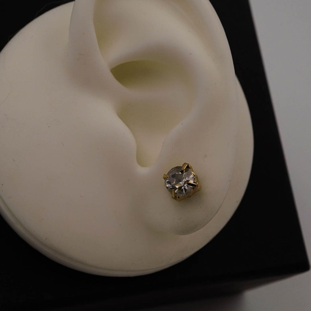 small zircon studs d765