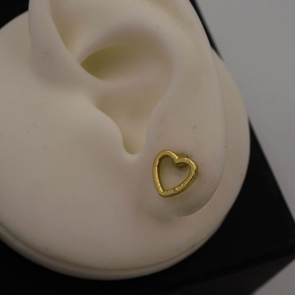 hollow hearts studs D764