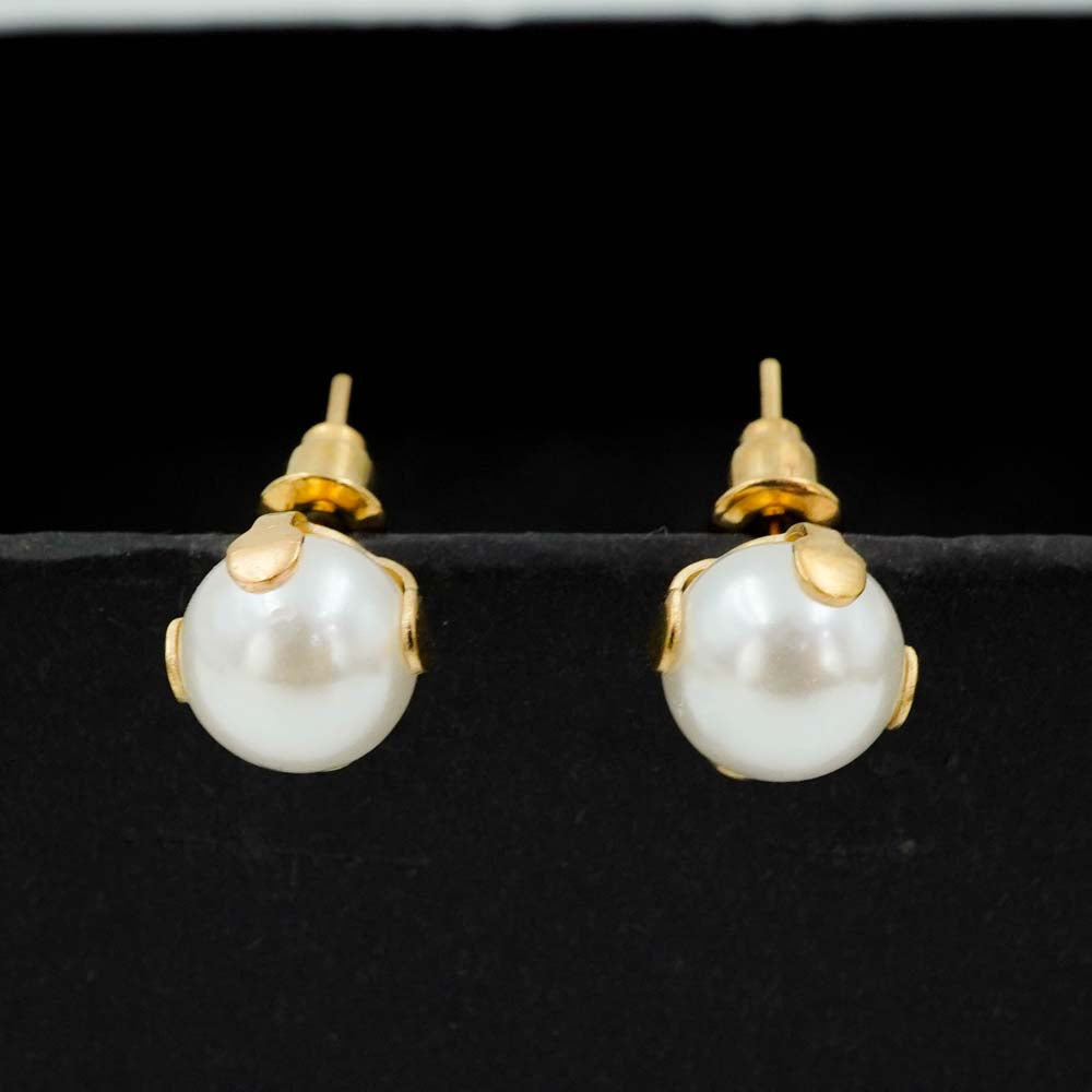 pearl studs