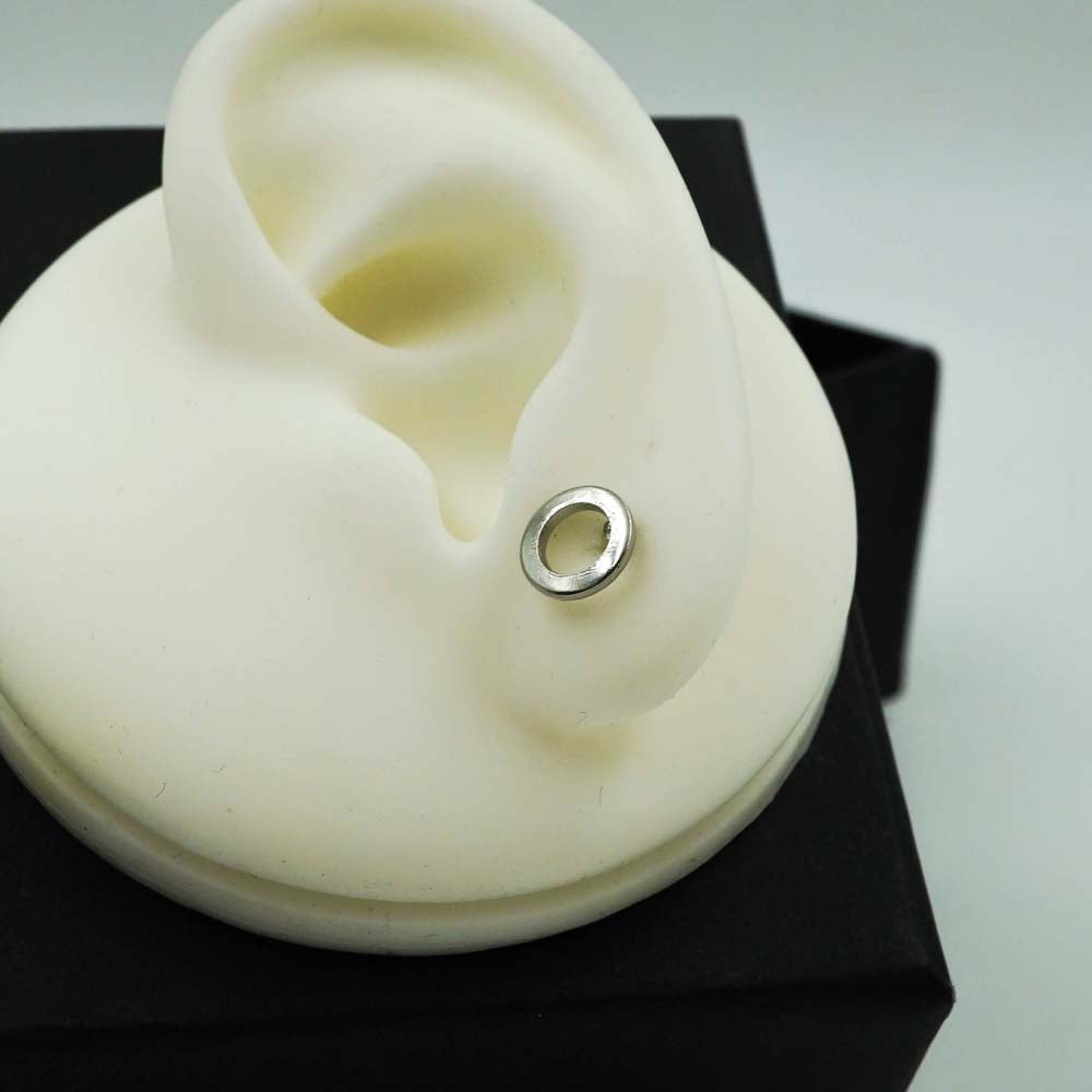 hollow silver studs D1029