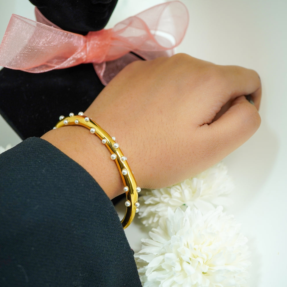 pearl studded seeker bracelet d429