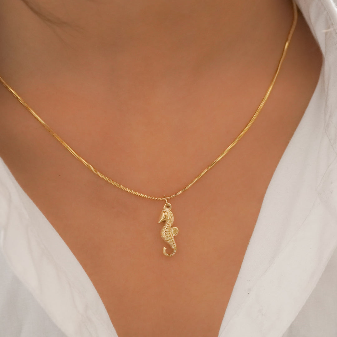 small sea horse PENDENT