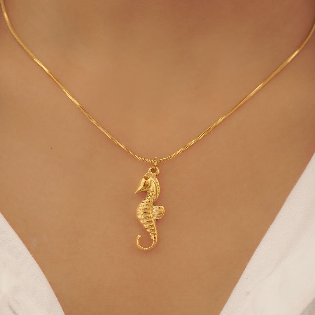 big sea horse PENDENT