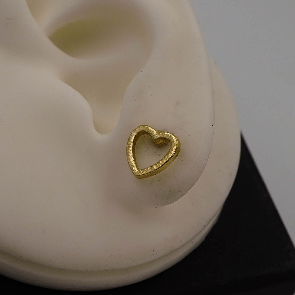 hollow hearts studs D764