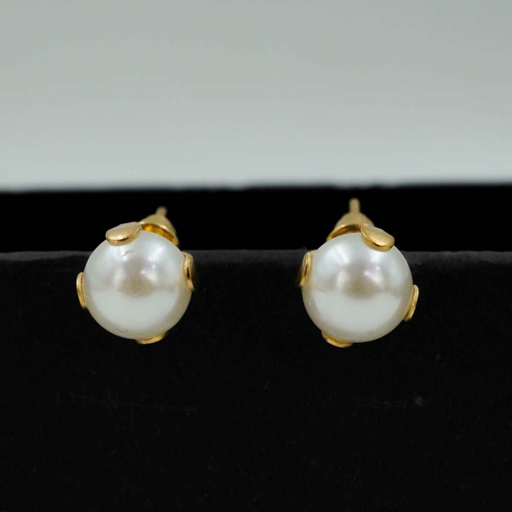 pearl studs