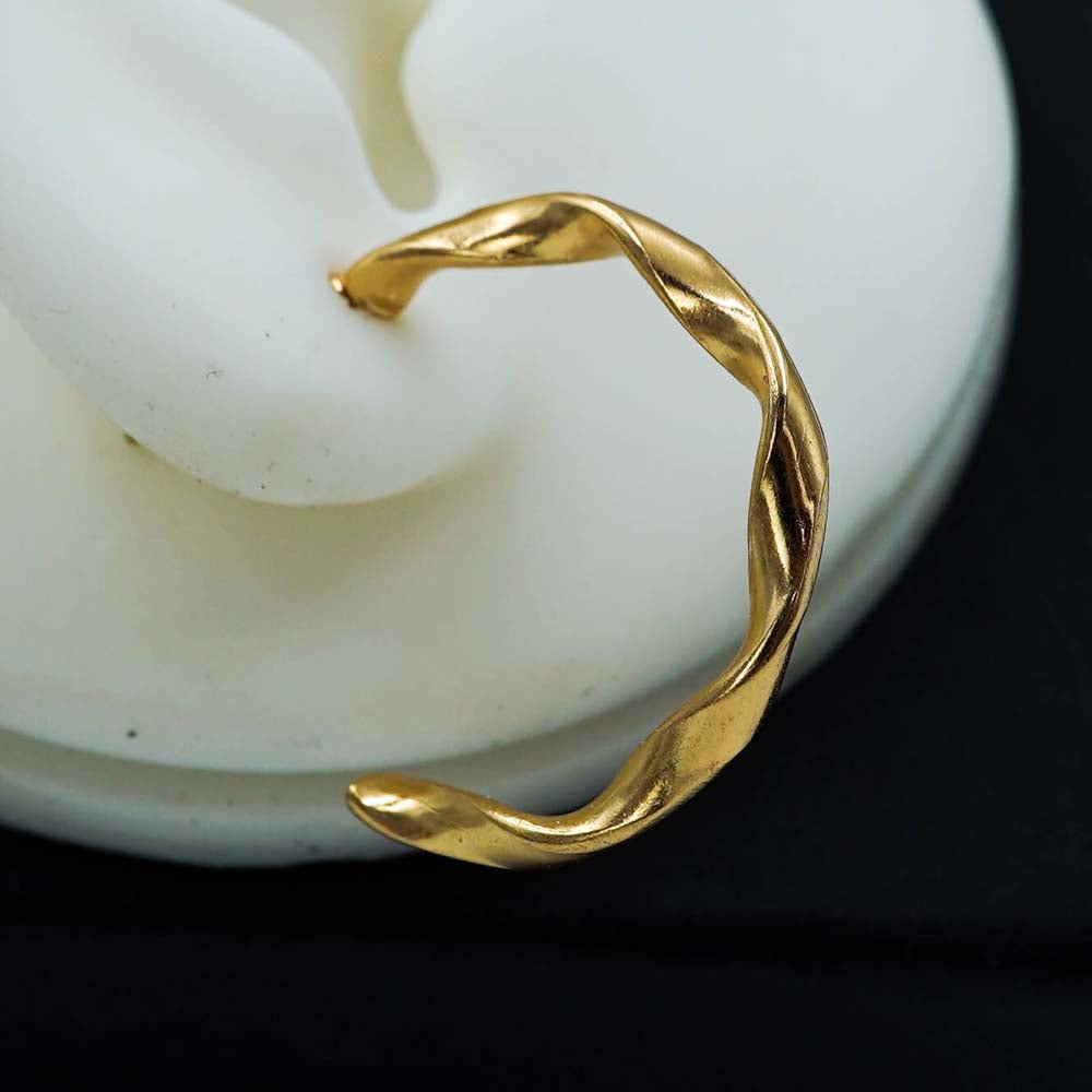 wavy hoops