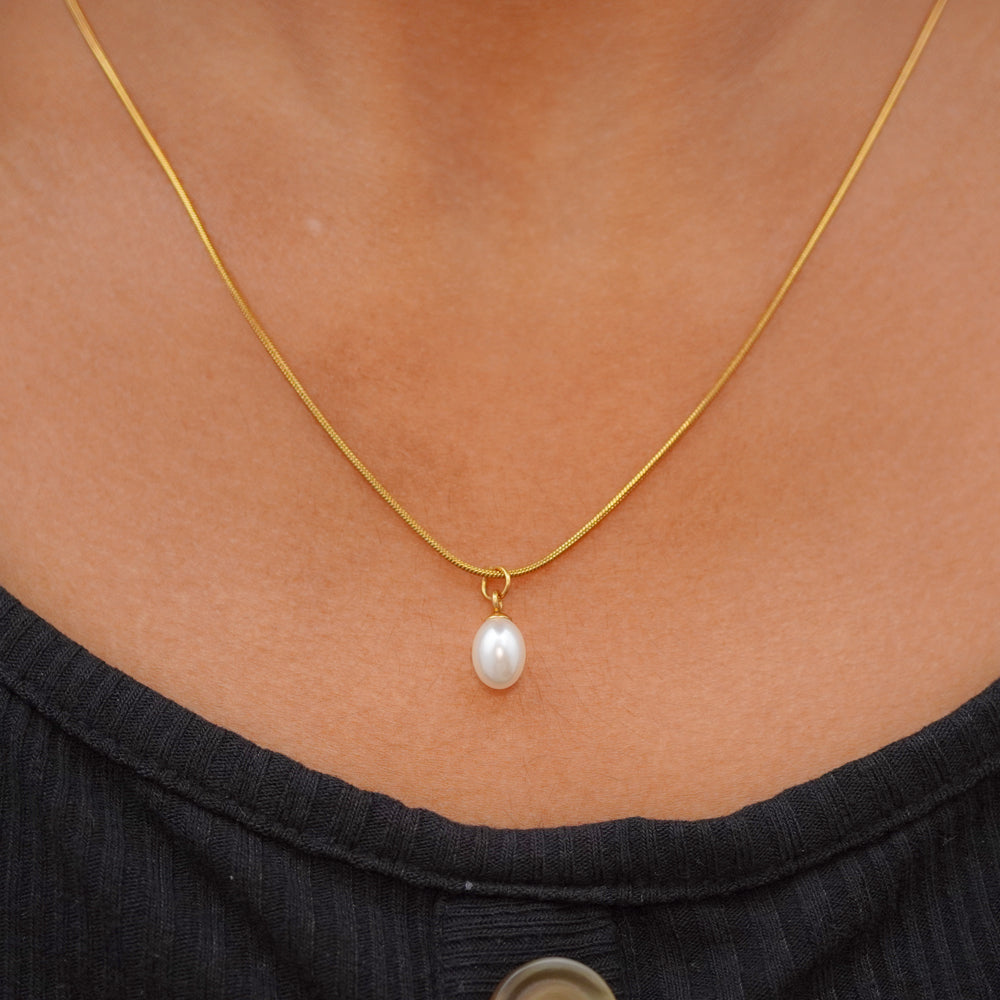 white pearl pendant