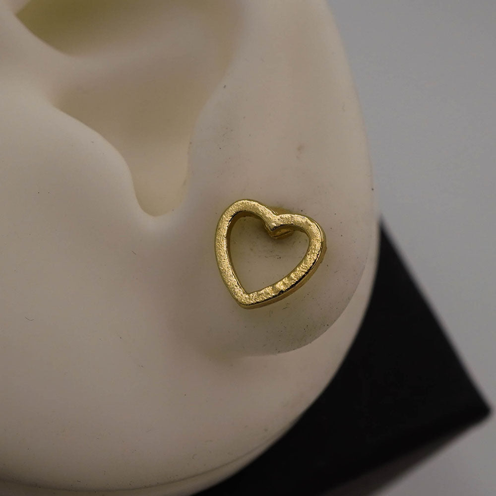 hollow hearts studs D764