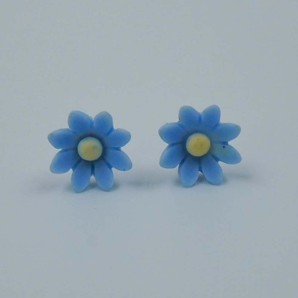 blue daisy studs