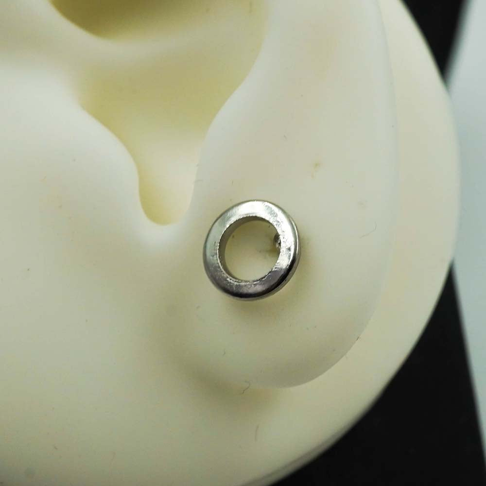 hollow silver studs D1029