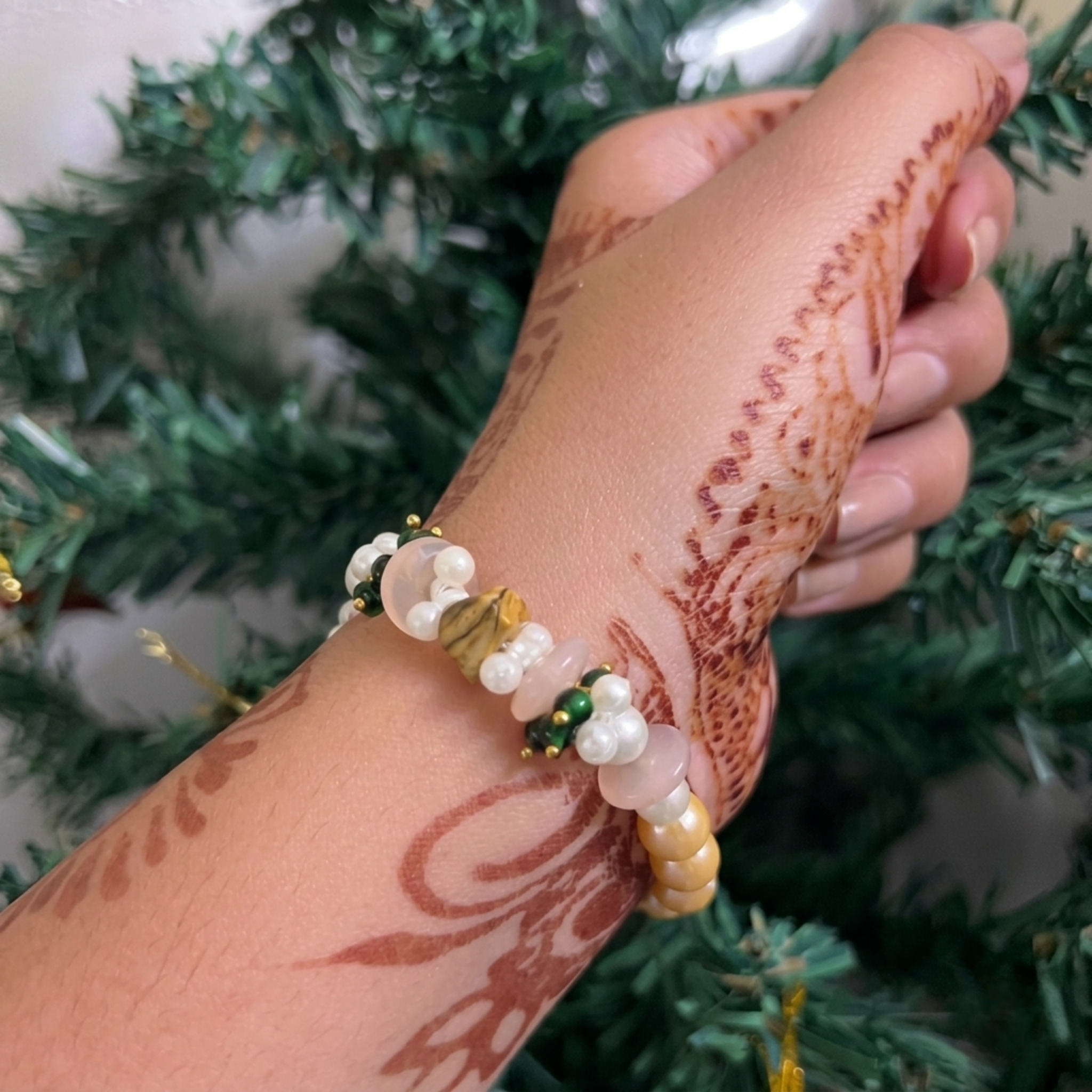 Divine Harmony: Multi-Tone Pearl & Gemstone Guru Ji Devotional Bracelet