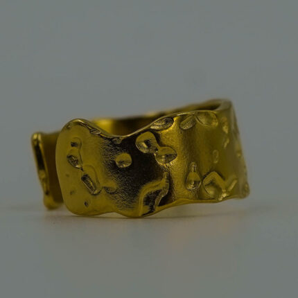 Metallic band