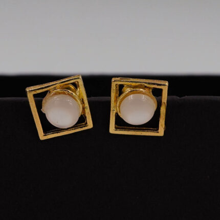Square pearl studs D761