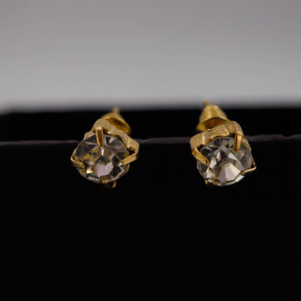 small zircon studs d765